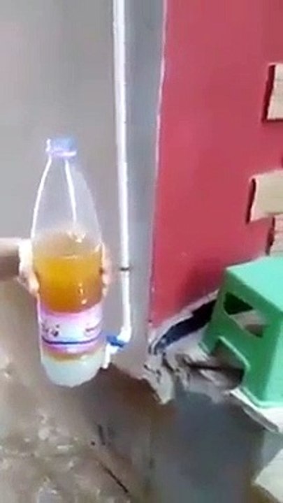 El Djazairia One - شاهد..مواطن يستقبل #الوقود من حنفية مياه الشرب بمنزله في مفتاح ولاية #البليدة ���