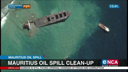 Mauritius oil spill clean-up