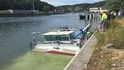 Une péniche coule à Marche les dames, après s'être brisée en deux.