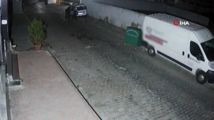 3 ev ve 1 iş yerinden hırsızlık yapan şahıslar kamerada