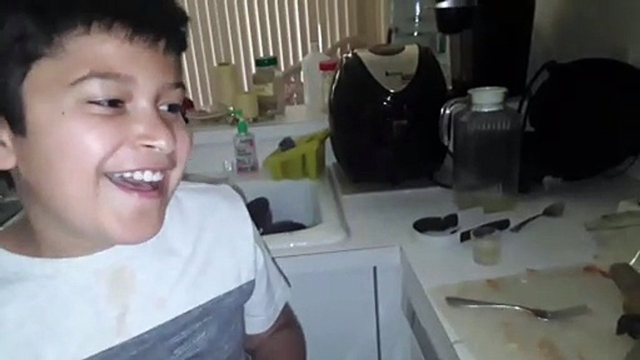 Fazendo pastel ele adora fazer / Pizza  Roll