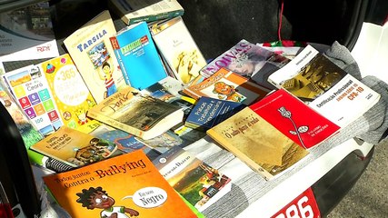 Taxista cria a "bibliotáxi" para levar hábito de leitura entre os passageiros