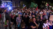 Sofia: 42° giorno di proteste, uova e pomodori lanciati contro il ministero degli Interni