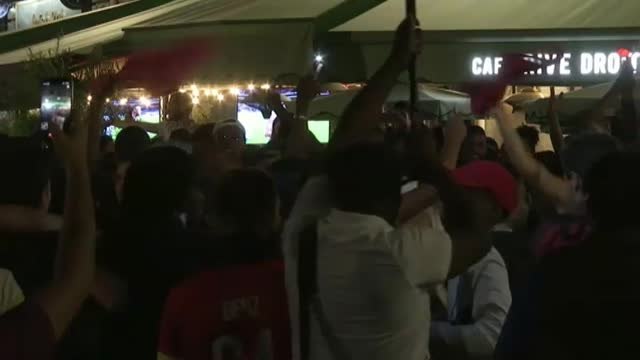 Miles de seguidores del PSG desafían al Covid-19