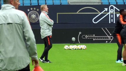 FC Barcelona präsentiert Trainer Koeman - Was wird aus Messi?