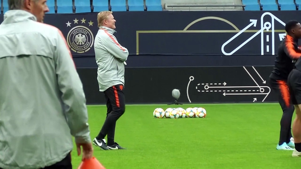 FC Barcelona präsentiert Trainer Koeman - Was wird aus Messi?