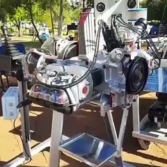 Ce moteur de voiture est totalement transparent