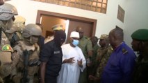 Les images de l'arrestation du Président et du Premier ministre du Mali par des militaires