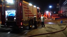 İzmir'de oto tamir atölyesindeki yangın hasara neden oldu