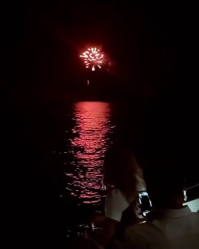 Δαλάκα:Η έκπληξη του συντρόφου της – Οι αγκαλιές, τα βεγγαλικά τα δάκρυα