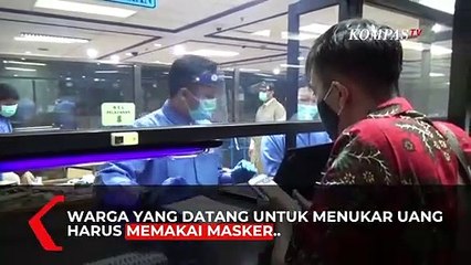 Warga Jember Memburu Uang Pecahan 75 Ribu.