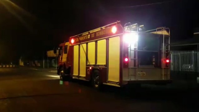 Bombeiros são acionados para resgatar cobra dentro do banheiro no Santa Felicidade