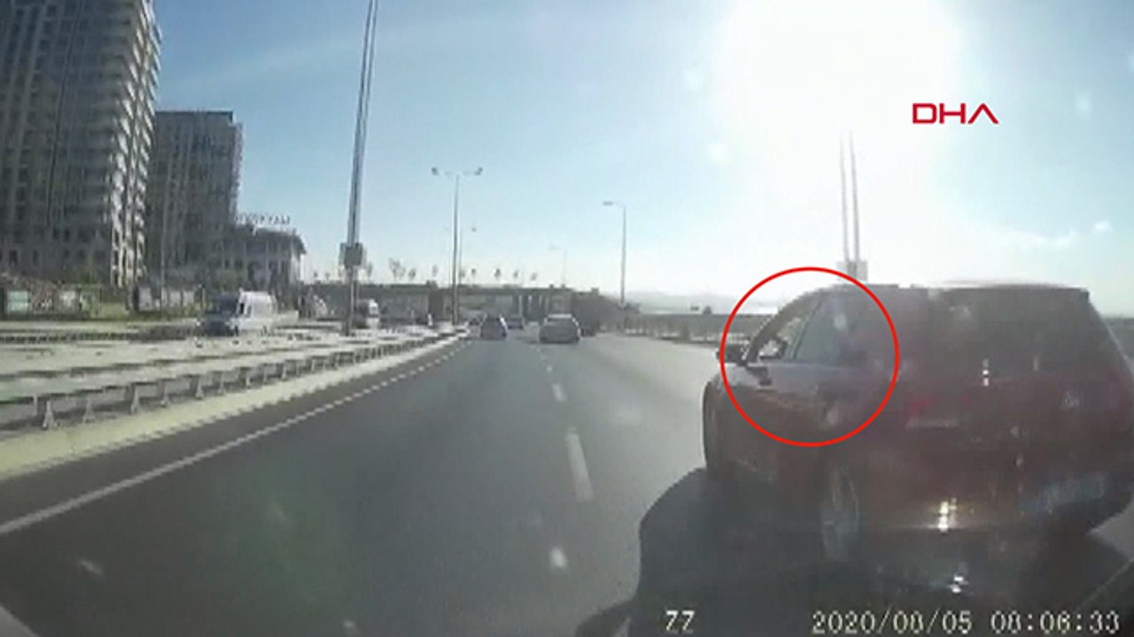 Trafikte tartıştığı motosikletliye silah gösterdi