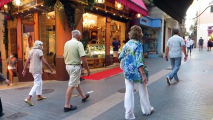 La reina Sofia disfruta de un paseo junto a Irene de Grecia y sus amigos los Frouchaud