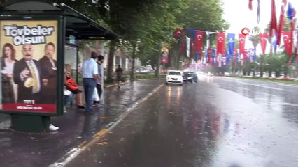 İstanbul’da vatandaşlar yağmura hazırlıksız yakalandı