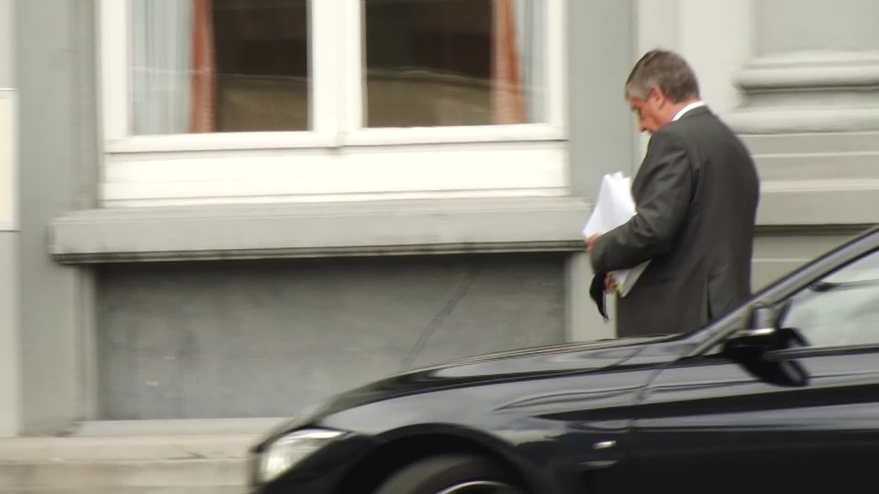Jan Jambon oublie son masque à la réunion du conseil national de sécurité