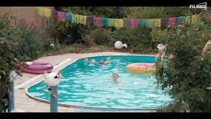 Freaks Clip: Elektroman am Pool Deutsch German (2020)