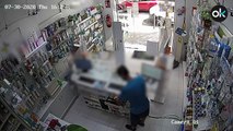 Las cámaras de una farmacia graban las amenazas de un atracador