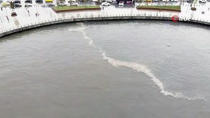 Yağmur sonrası İstanbul Boğazı'ndaki çöp deryası ortaya çıktı