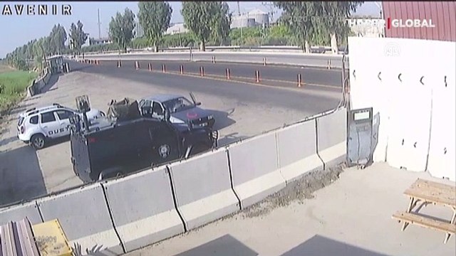 Kadın polis, uygulama noktasında sancısı tutan hamile kadına doğum yaptırdı