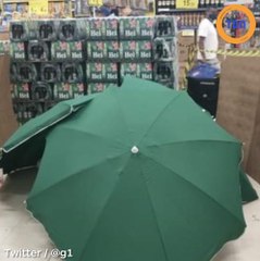 Brésil : un corps sans vie reste exposé dans un supermarché Carrefour ouvert à la clientèle !