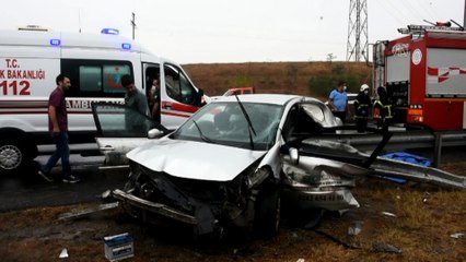 Otomobil bariyere çarptı: 1 ölü, 2 yaralı - TEKİRDAĞ