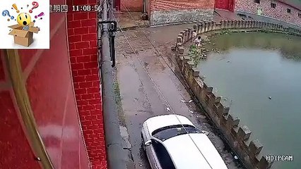 Niñas salvadas por los vecinos de ahogarse.