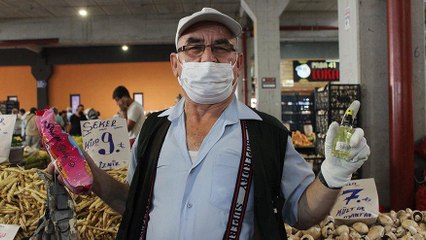 Pazara gitmeleri yasaklanan 65 yaş üstü vatandaşlar haberi pazarda aldı