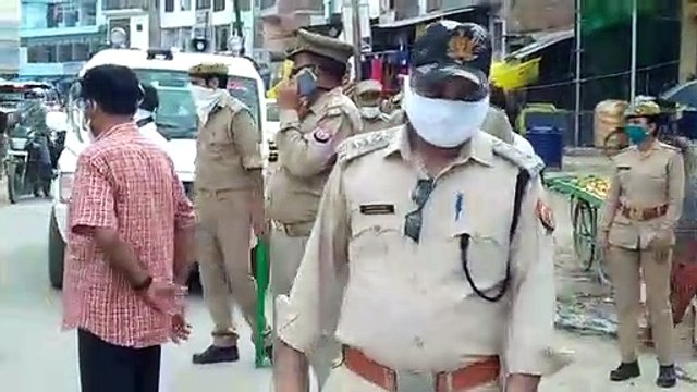 बिना मास्क के बाइक सवारों व दुकानदारो का काटा गया चालान