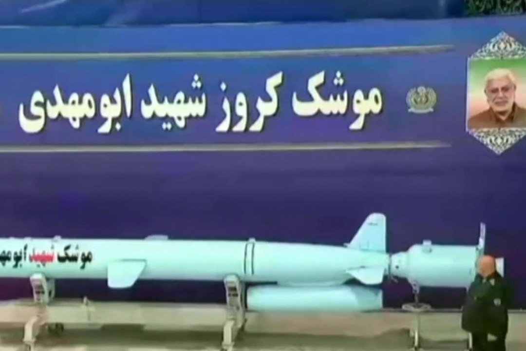 إيران تكشف عن صاروخين جديدين وترامب يهددها بمزيد من العقوبات