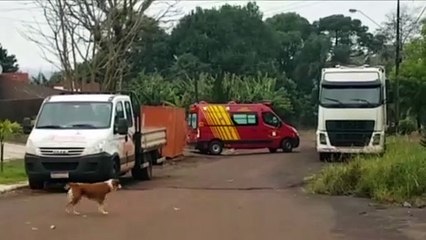 Durante limpeza da casa, mulher cai de sofá e é socorrida pela Siate