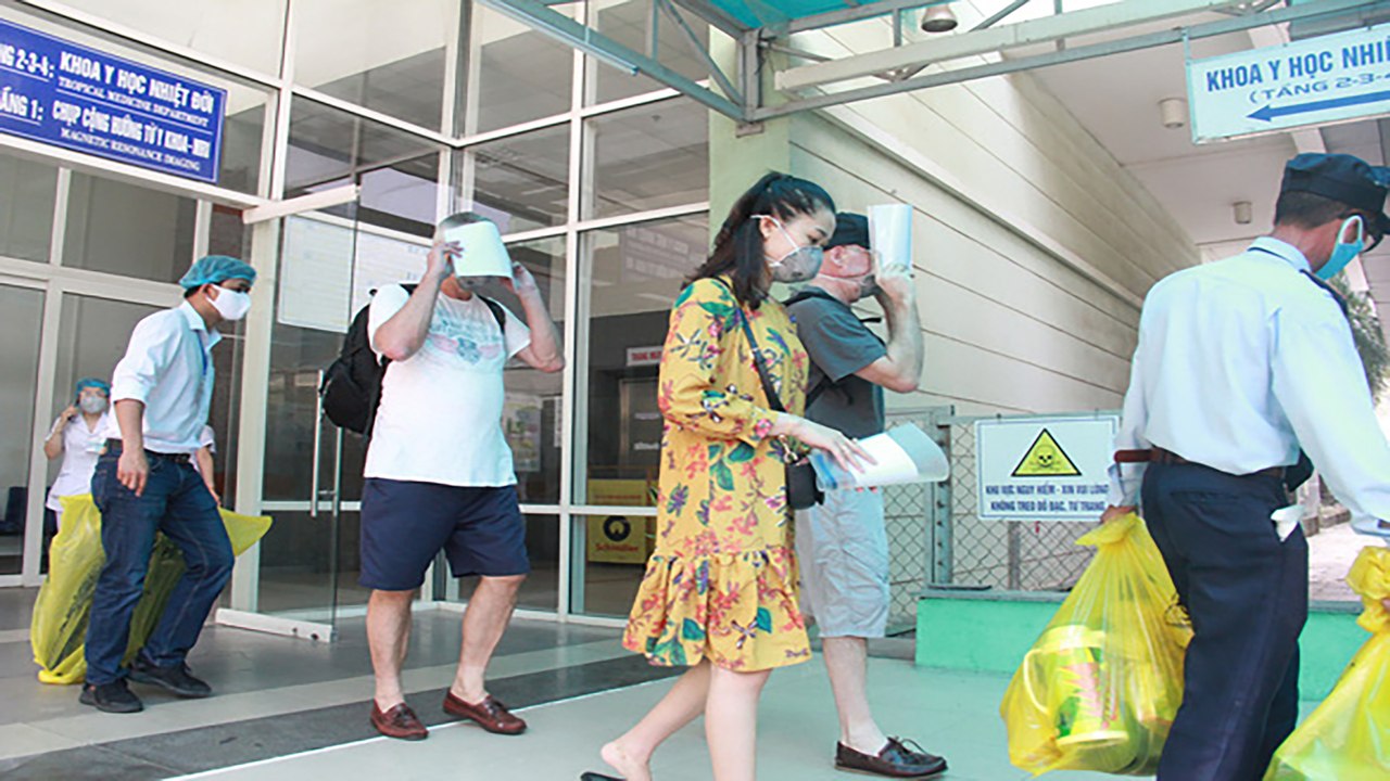 Đà Nẵng: 23 bệnh nhân Covid-19 ra viện cùng lúc | VTC