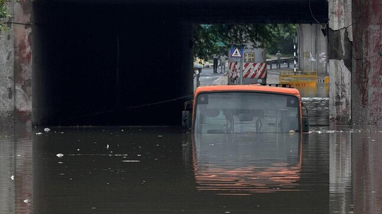 Rain fury in Delhi-NCR, heavy waterlogging for second consecutive day