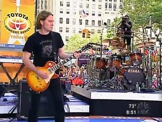 Hilary Duff - I Am (Live - The Today Show @ Rockefeller Plaza) (2005/08/18) (HQ)