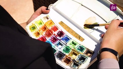 رنا حتاملة فنانة تشكيلية توثق الحصن بريشتها