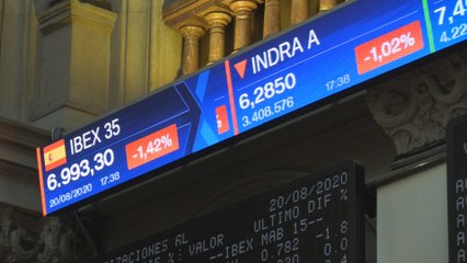 El Ibex 35 cae un 1,42 % y no consigue mantener los 7.000 puntos