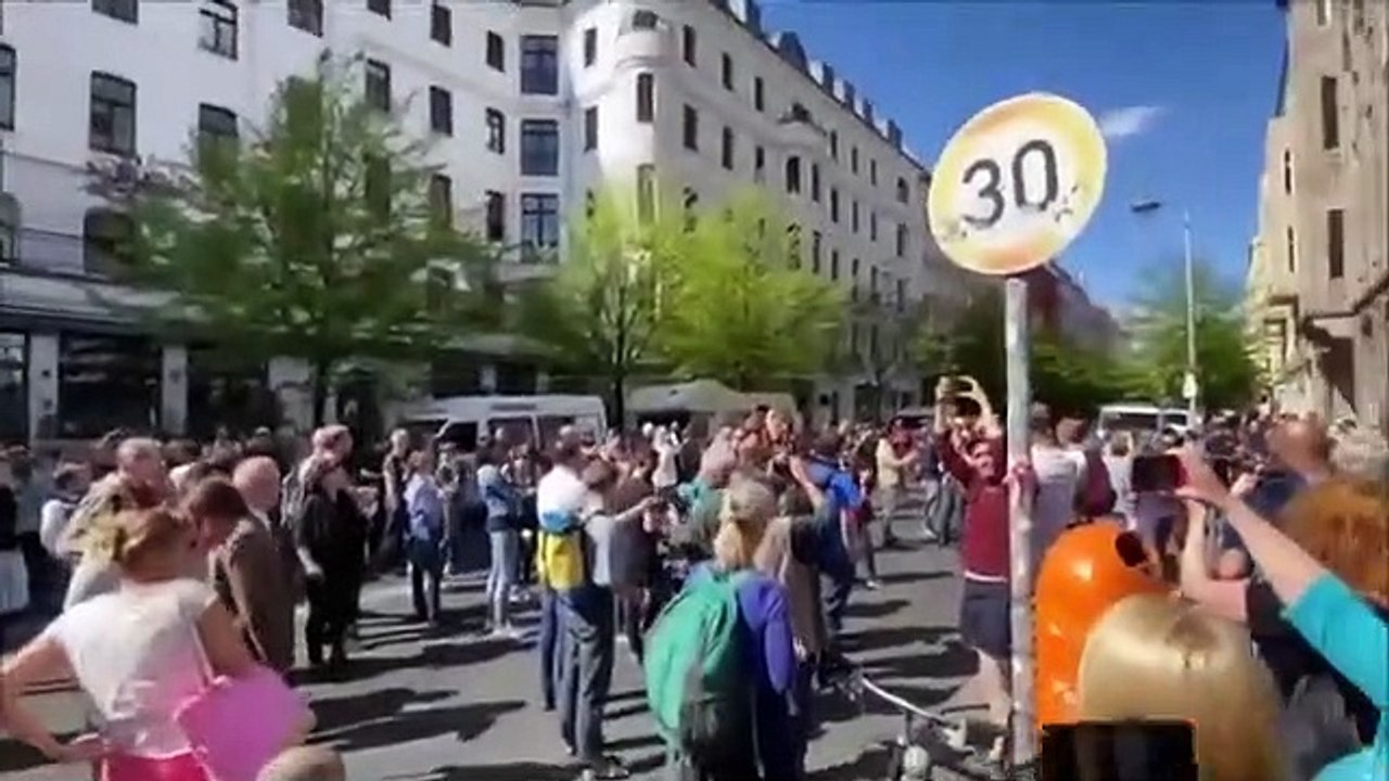 Widerstand oder Untergang. Wer in der Demokratie schläft wacht in der Diktatur auf!