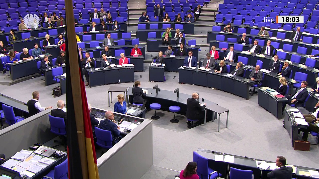 Linksextreme Grüne Hetzerin Canan Bayram schwärmt für Antifa im Deutschen Bundestag