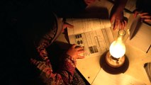خان يونس غارقة في الظلام مع توقف محطة الكهرباء في غزة عن العمل