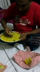 খালি খাই খাই করে , তাই মজা করে খাইতাছে।
