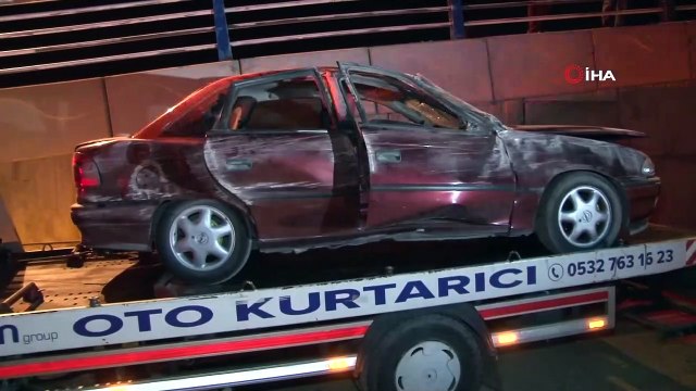 Aynı günde, aynı yerde ikinci kaza... Otomobil üst geçitten uçtu: 3 yaralı