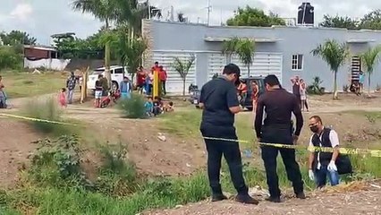 Encuentran a hombre asesinado semidesnudo en Villa Juárez