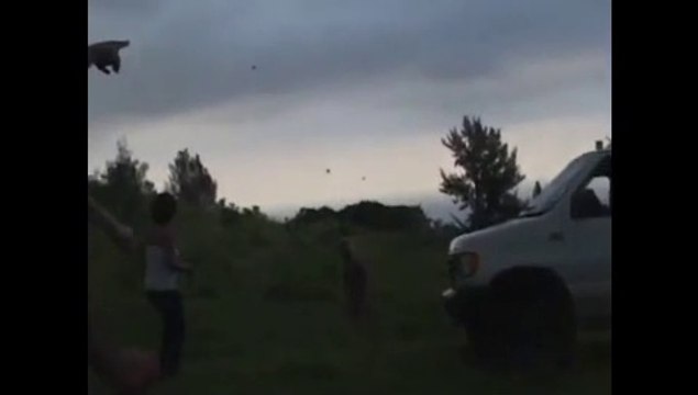 Crazy!!! UFO Sighting Three Objects Spotted in the Sky!