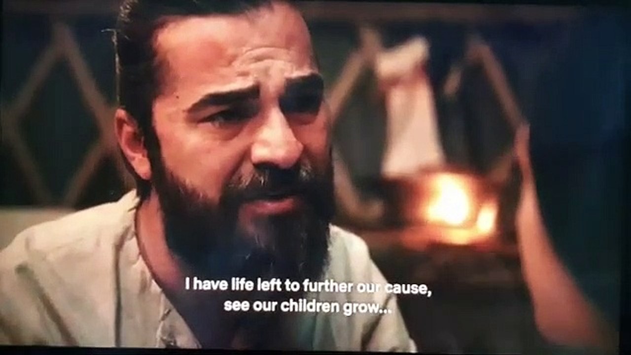 Ertugrul Hair Combs his Wife, Halime Sultan the beautiful woman.