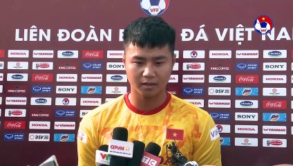 Thủ môn Văn Toản chia sẻ kinh nghiệm với các tân binh của U22 Việt Nam | VFF Channel
