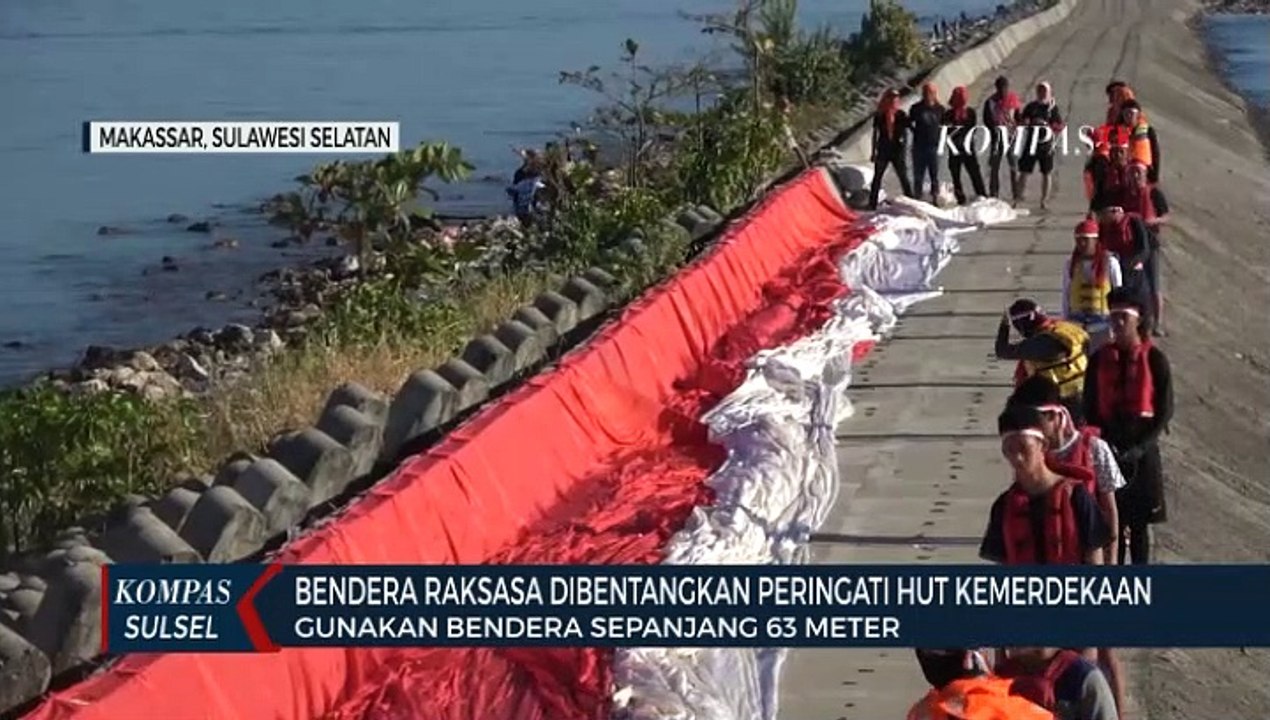 Bendera Raksasa Dibentangkan Peringati Hut Kemerdekaan