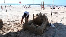 شاهد.. منحوتات من الرمال لأشهر المباني الإماراتية على شاطئ في تل أبيب