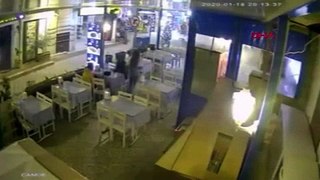 Restoranda oturan kadın bir anda saldırıya uğradı