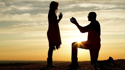 Il fait sa demande en mariage avec le diamant le plus ridicule qui soit