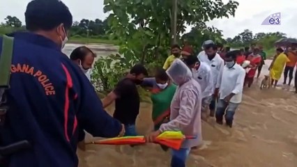 వరదల్లో ఏ MLA చేయని పని చేస్తున్న సీతక్క... ! MLA Seethakka Inspects Flooded Areas | E3 Talkies